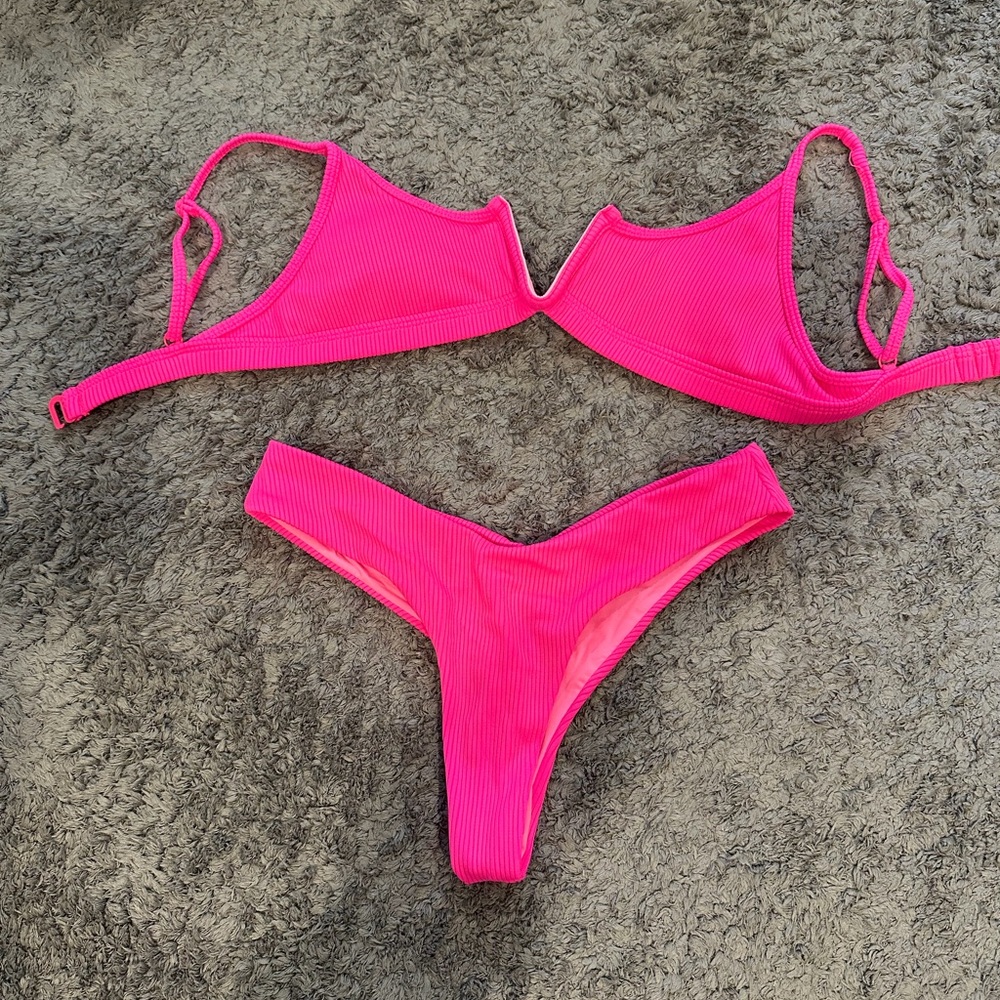 ONEONE WOMENS V-Wire Bikini Set in Hot Pink Size Medium